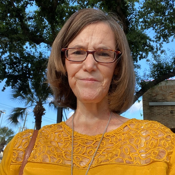 Meet your Posher, Ginny - Picture 2 of 4